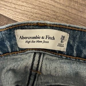 Abercrombie jeans size 28 mom jeans